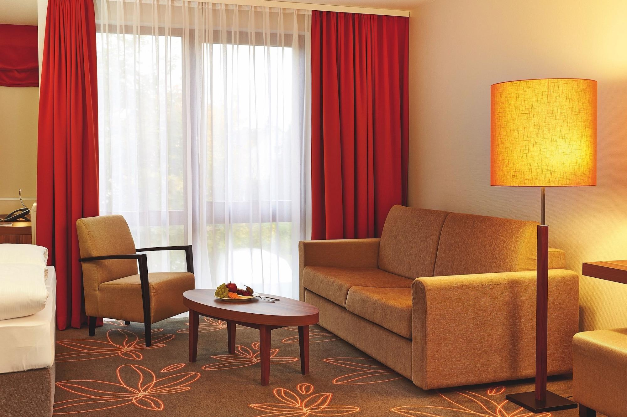Hotel H+