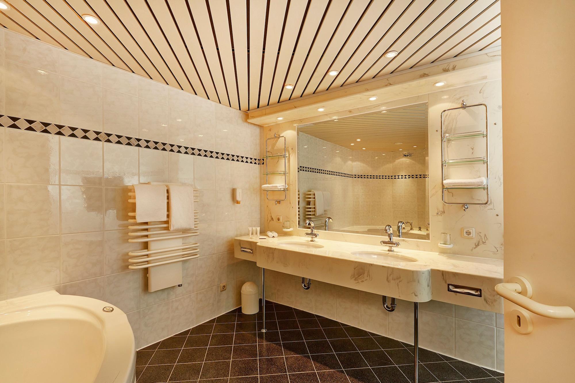 Hotel H+ 4*
