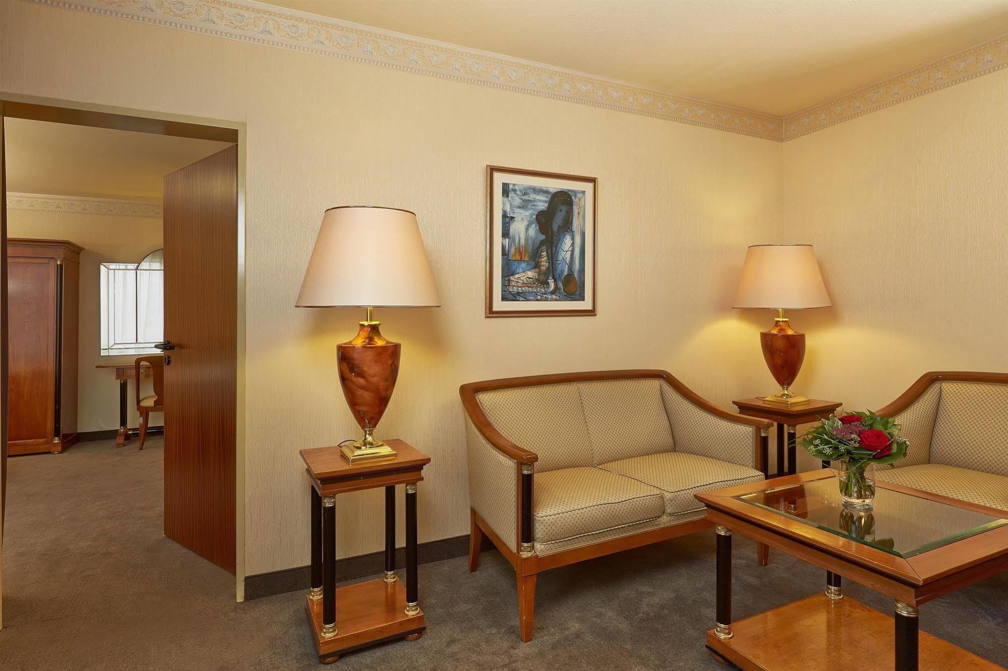 Hotel H+ 4*